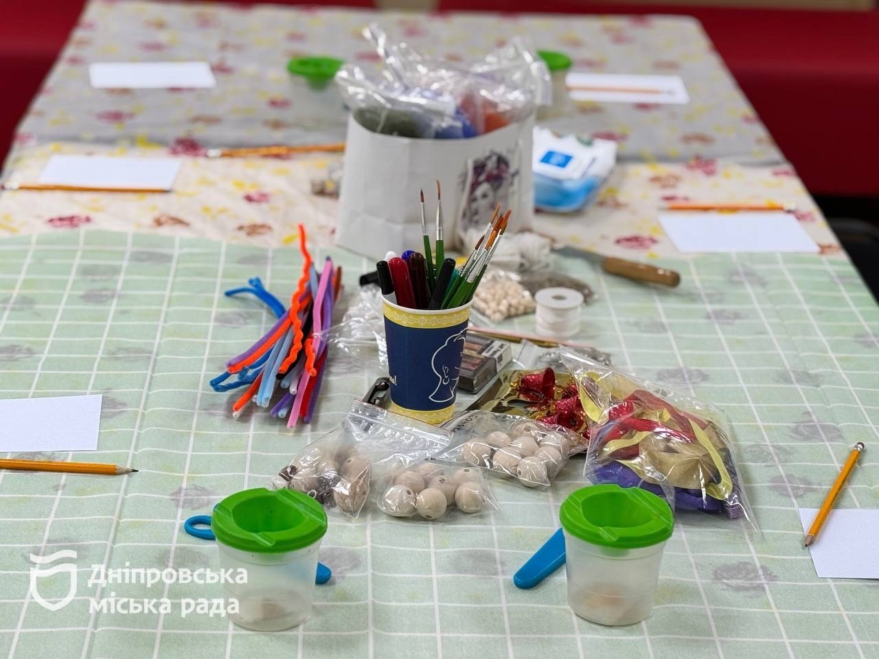 Ляльки власноруч: у Дніпровському центрі соціальних служб організували майстер-клас для дітей - 20.03.2026