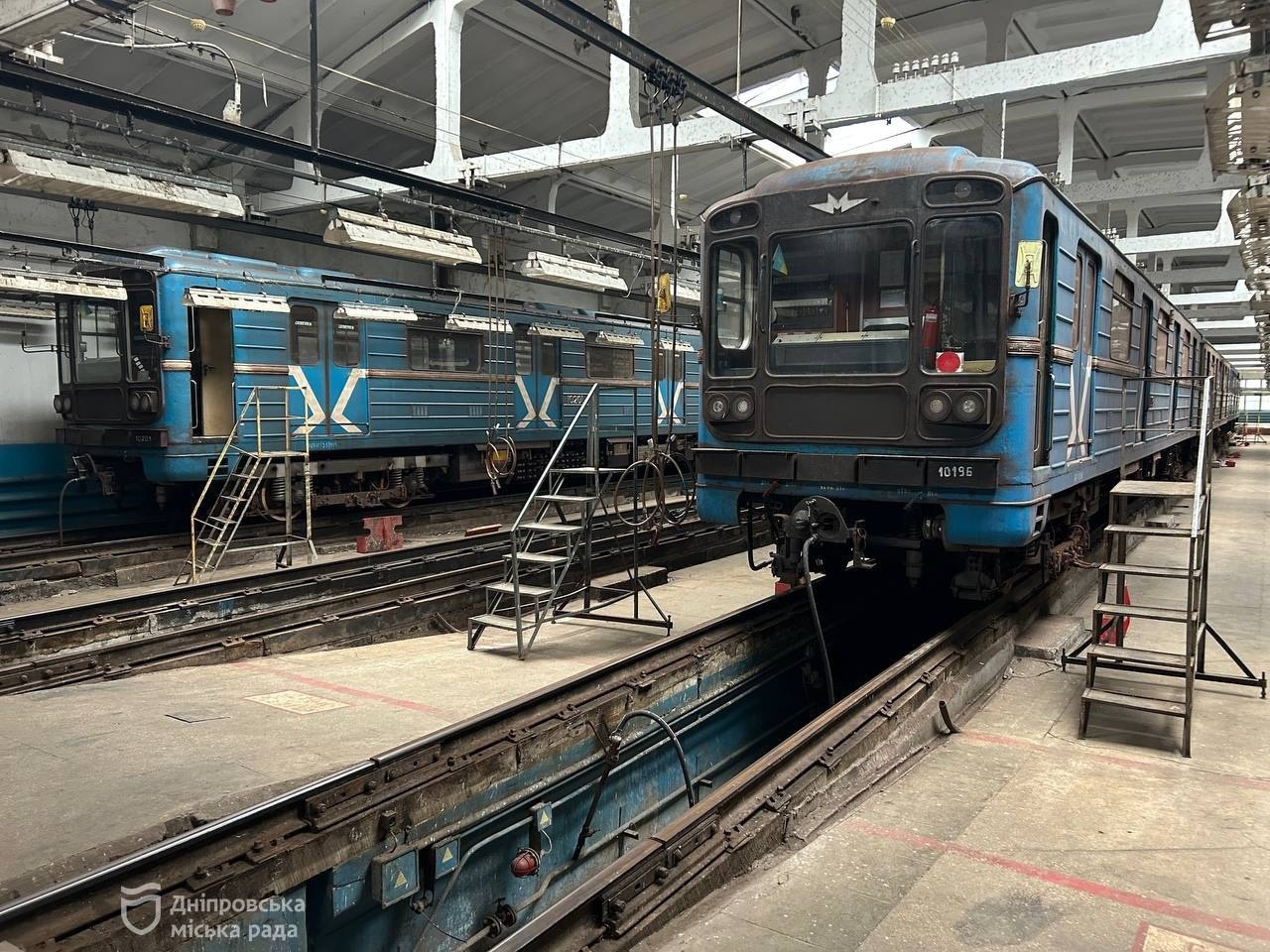 Зарплата до 30 тисяч гривень + соцпакет: у Дніпрі шукають водіїв електротранспорту та машиністів метро - 24.03.2026