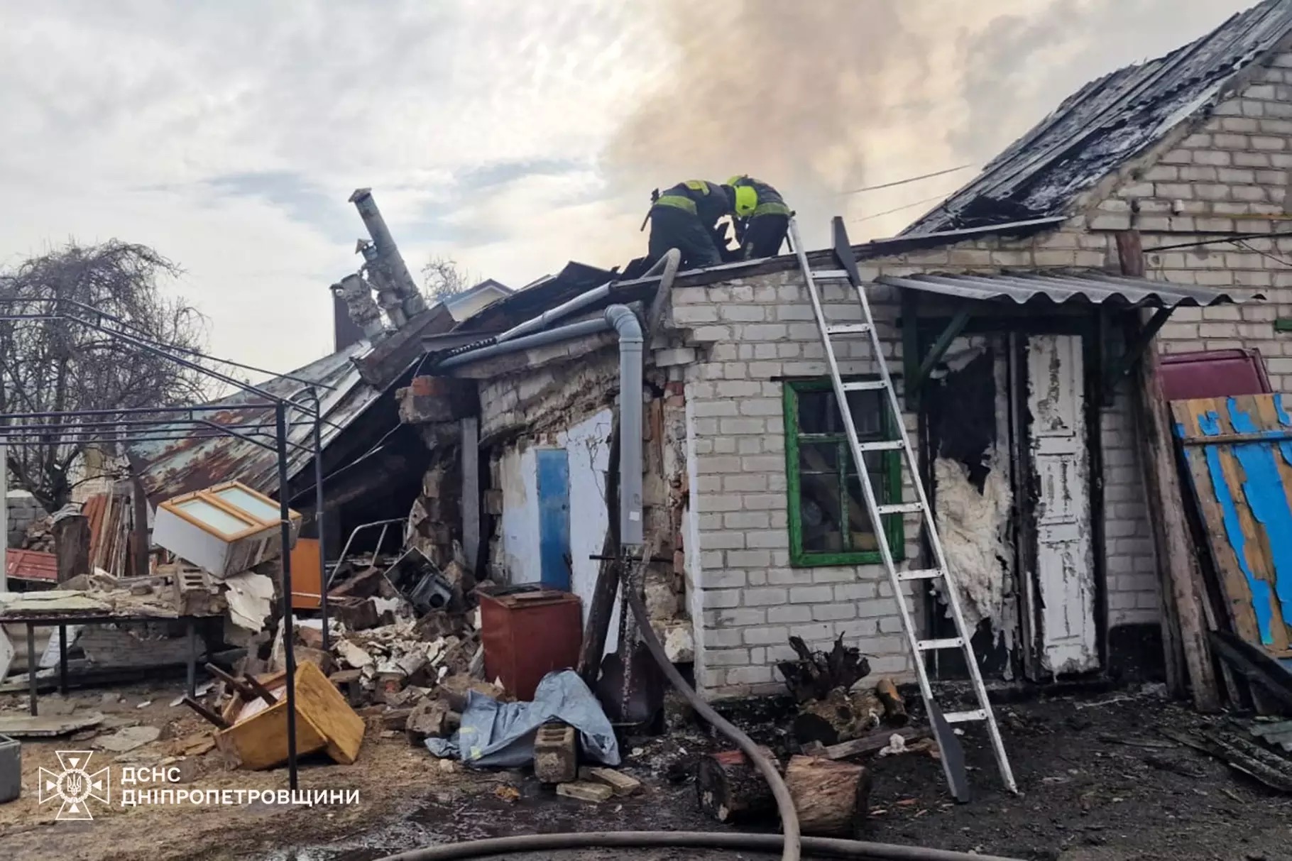 У Дніпрі горіла будівля: пожежу загасили рятувальники - 27.03.2026