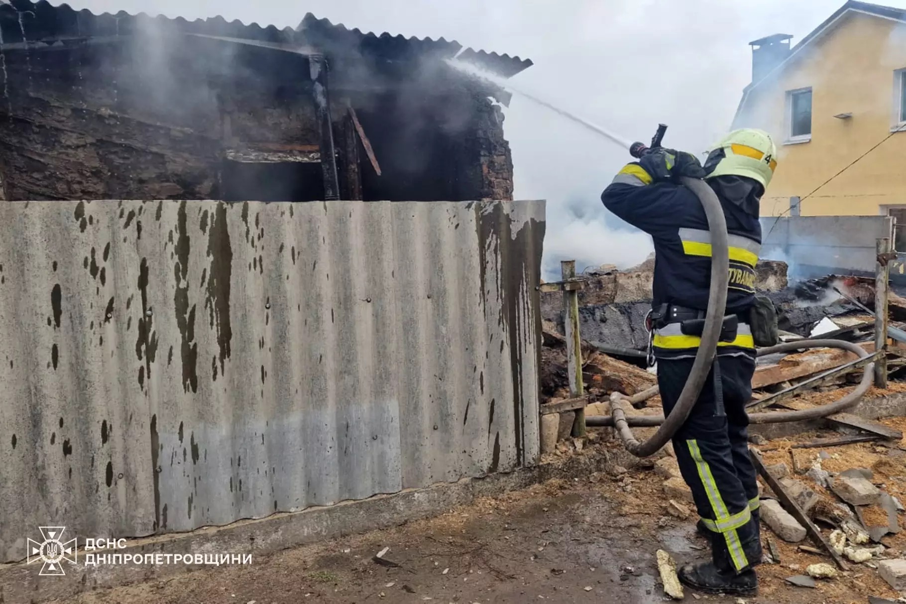 У Дніпрі горіла будівля: пожежу загасили рятувальники - 27.03.2026