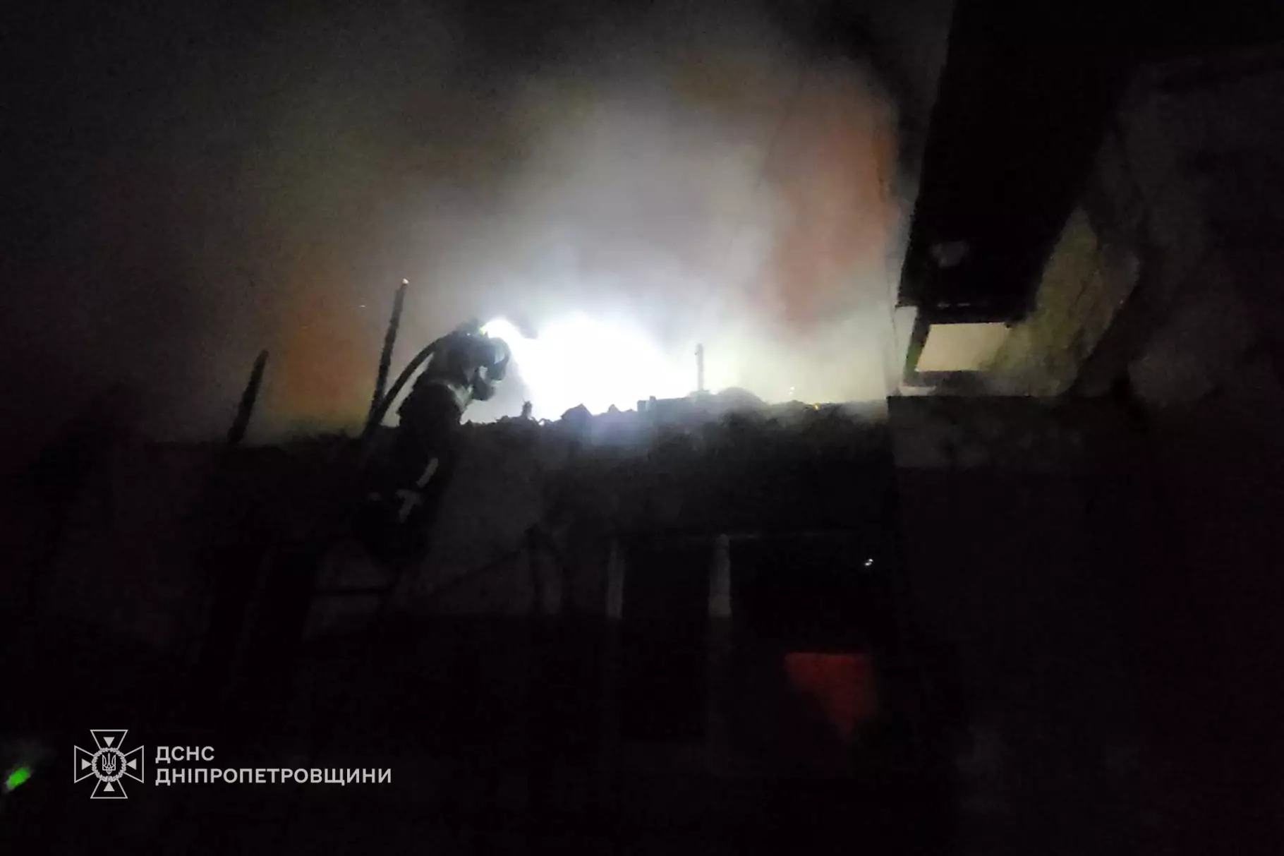 У Кривому Розі сталася пожежа в будинку: вогнеборці врятували жінку