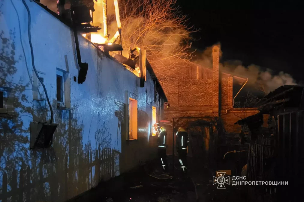 У Кривому Розі сталася пожежа в будинку: вогнеборці врятували жінку