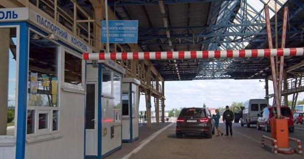 «Гастролі» в один бік: викрито схему незаконного виїзду за кордон під виглядом музикантів