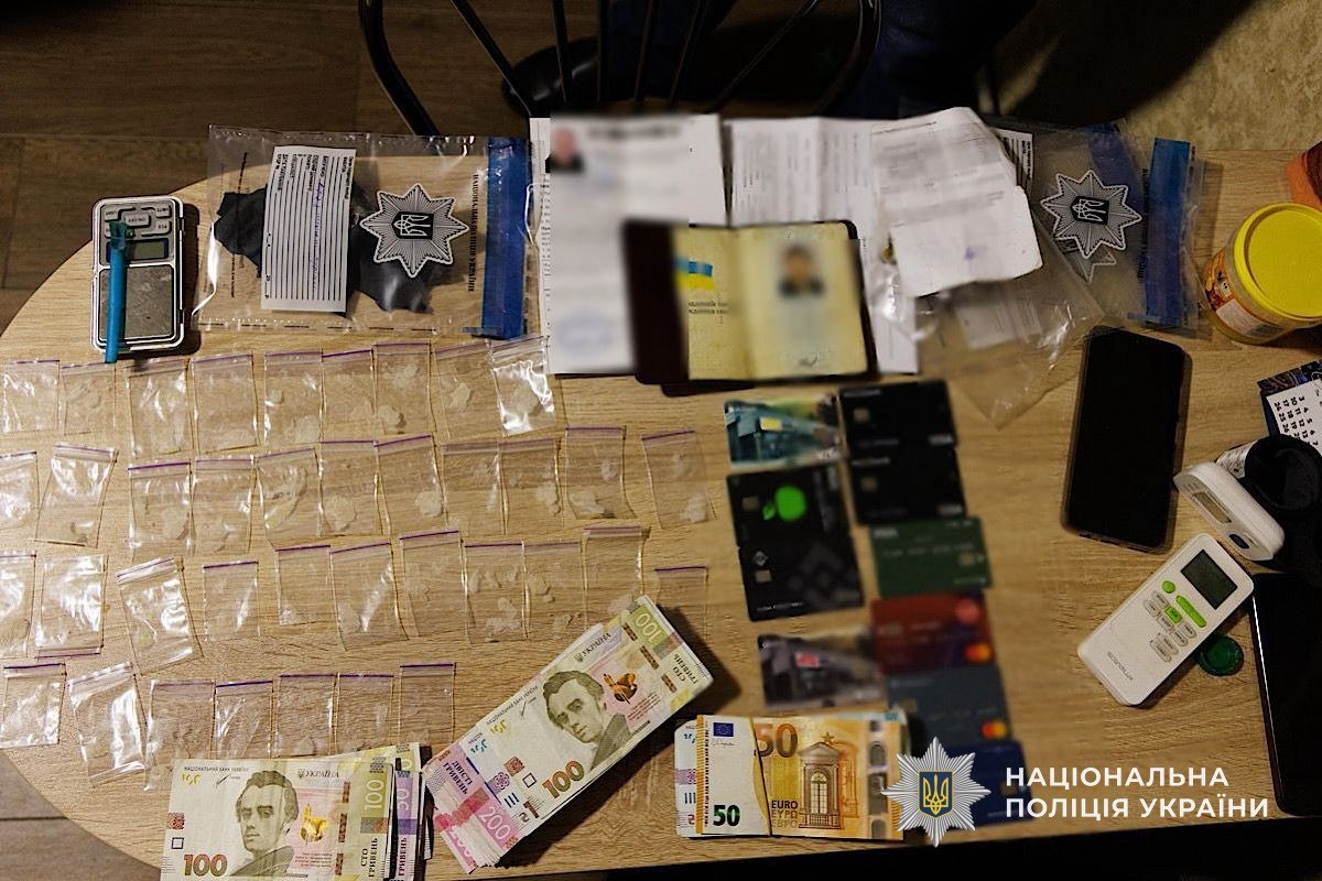 Шестеро мешканців Дніпропетровщини виготовляли та збували метамфетамін: справу скеровано до суду - 01.04.2026