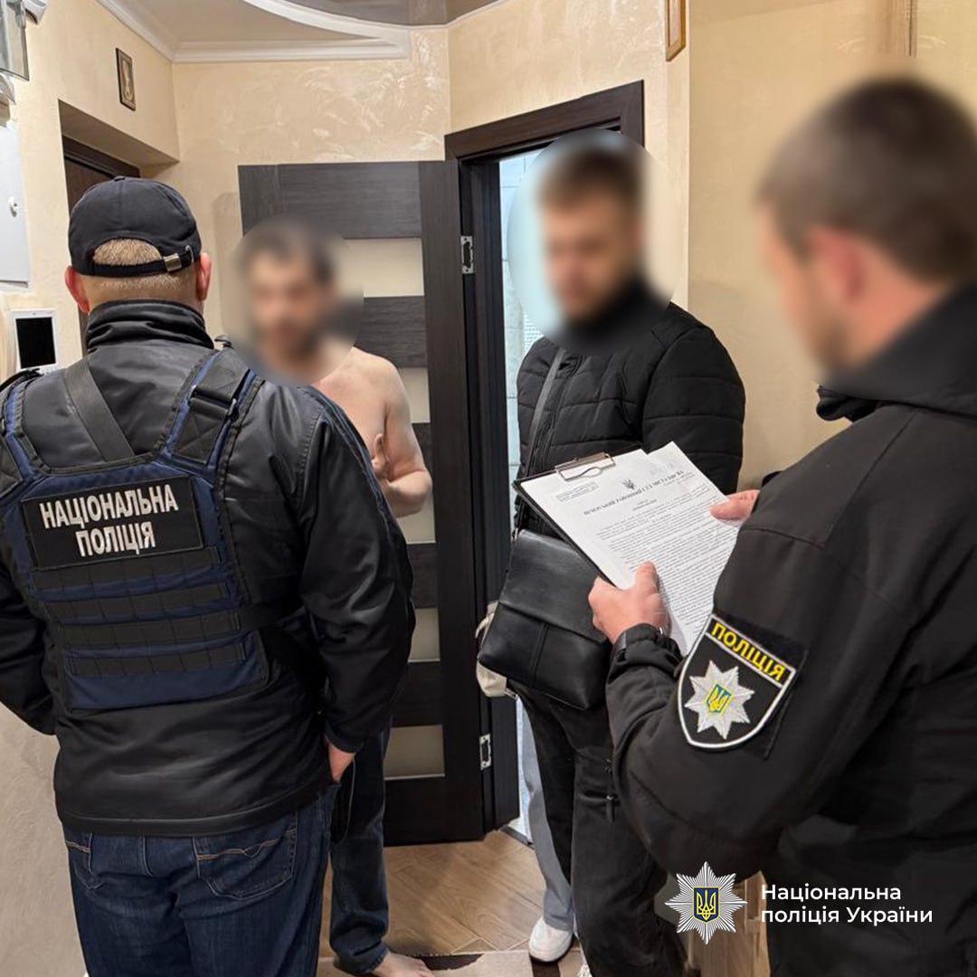 Поліція викрила організовану групу шахраїв на Дніпропетровщині, які привласнювали кошти через SIM-swap - 03.04.2026