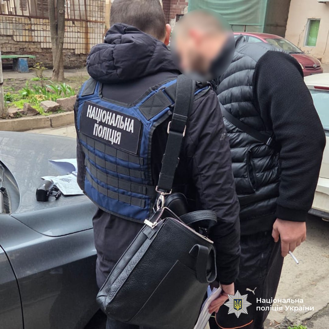 Поліція викрила організовану групу шахраїв на Дніпропетровщині, які привласнювали кошти через SIM-swap - 03.04.2026