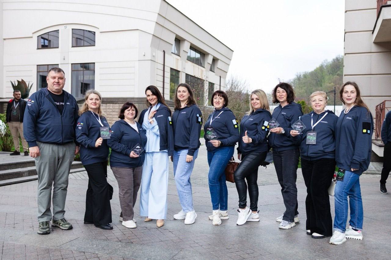 Три громади Дніпропетровщини отримали нагороди за успішні кейси в роботі ЦНАПів - 10.04.2026