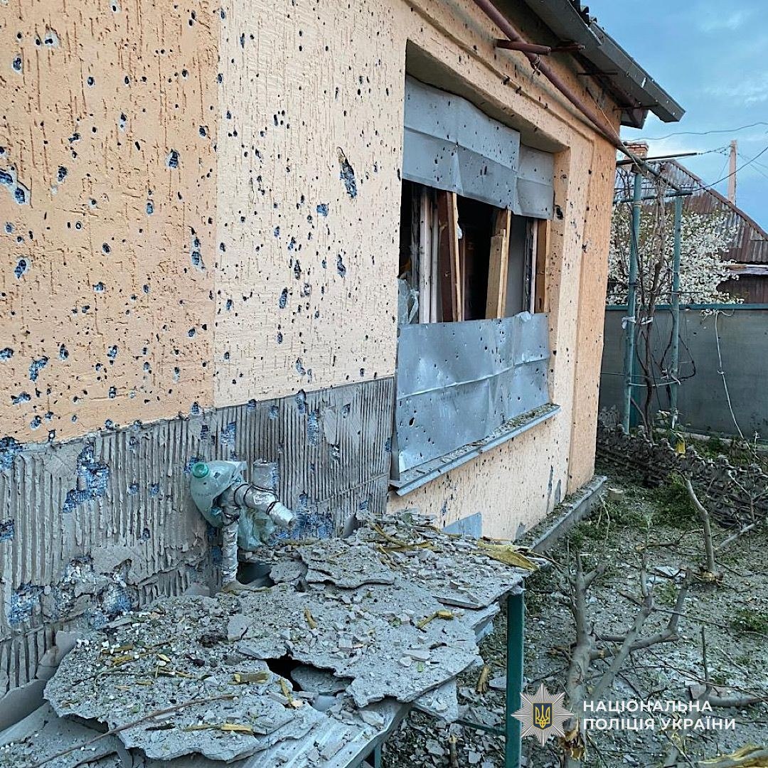 На Дніпропетровщині ворог атакував п’ять районів області: поліція оприлюднила фото наслідків - 17.04.2026