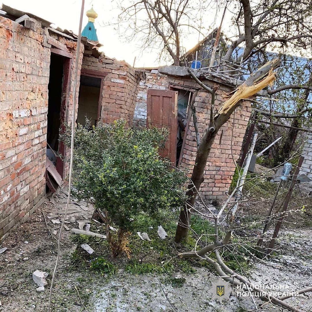 На Дніпропетровщині ворог атакував п’ять районів області: поліція оприлюднила фото наслідків - 17.04.2026
