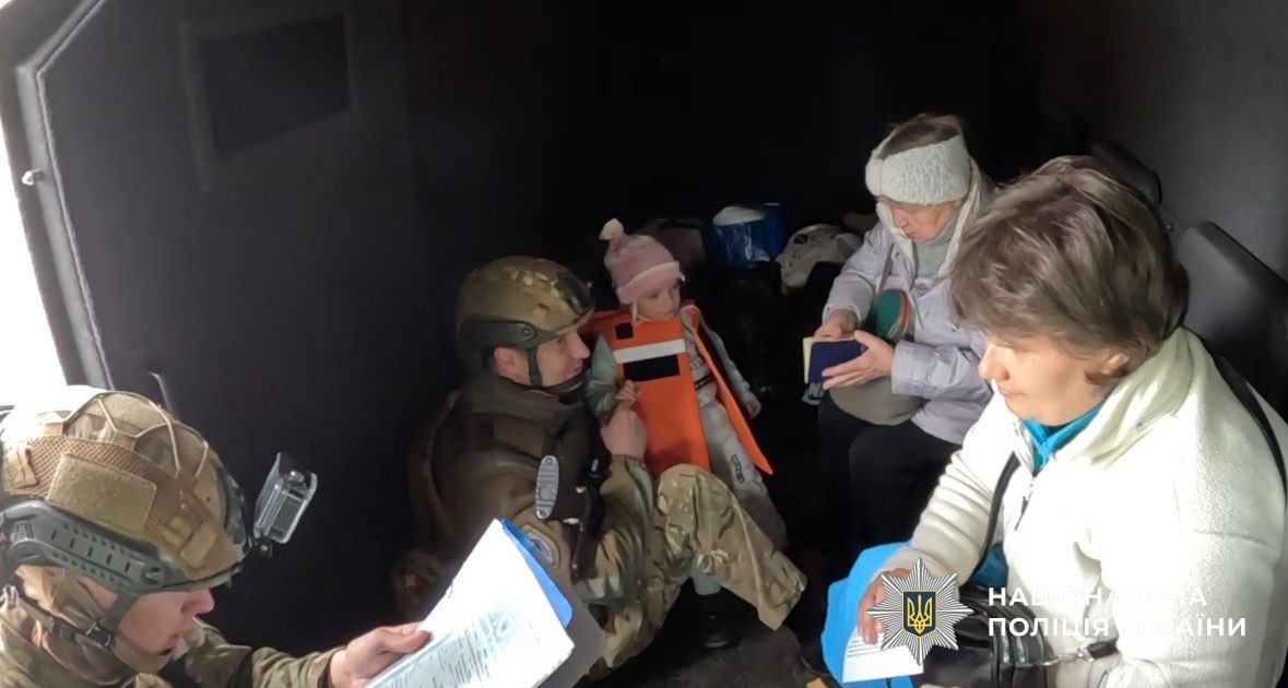 «Білий янгол» вивозить людей з-під ворожих ударів: евакуація з прифронтового Нікополя - 17.04.2026