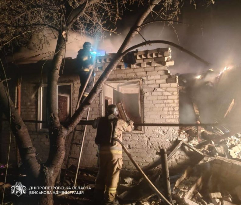 Ворог майже 20 разів атакував три райони Дніпропетровщини: є поранена - 19.04.2026