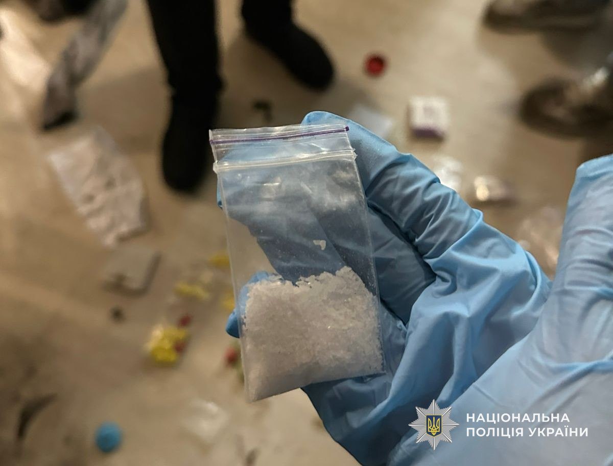 На Дніпропетровщині викрили інтернет-канал збуту наркотиків - 24.04.2026