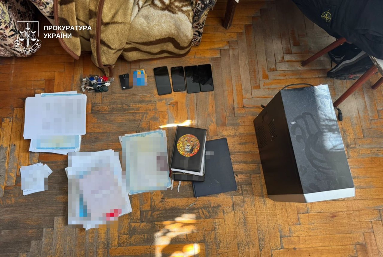 У Дніпрі шахрай захоплював та продавав чужі квартири за підробленими документами - 29.04.2026