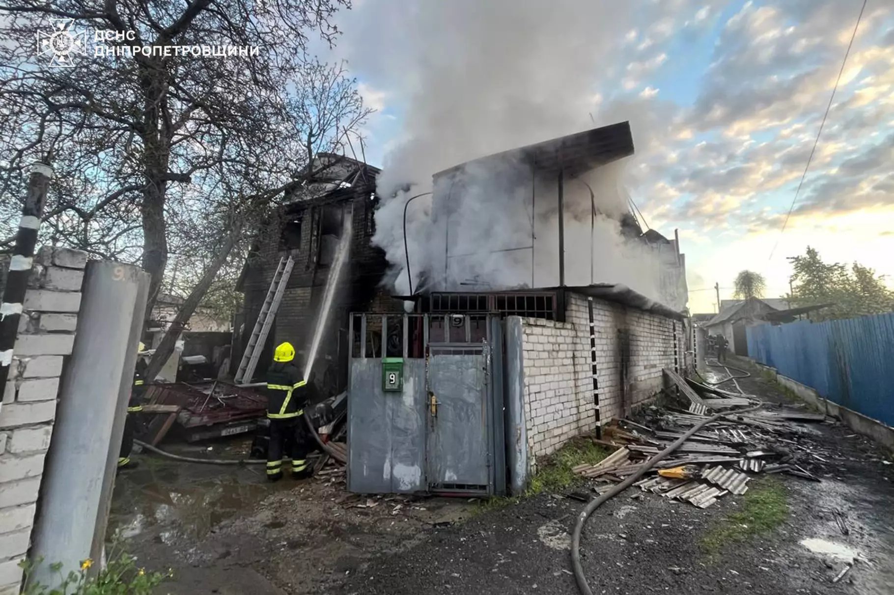 Пожежа на Передовій у Дніпрі: горів дах житлового будинку - 29.04.2026