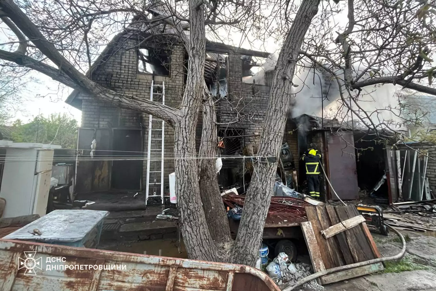 Пожежа на Передовій у Дніпрі: горів дах житлового будинку - 29.04.2026