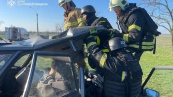 Рятувальники деблокували водія з понівеченого автомобіля на Нікопольщині - 05.04.2026