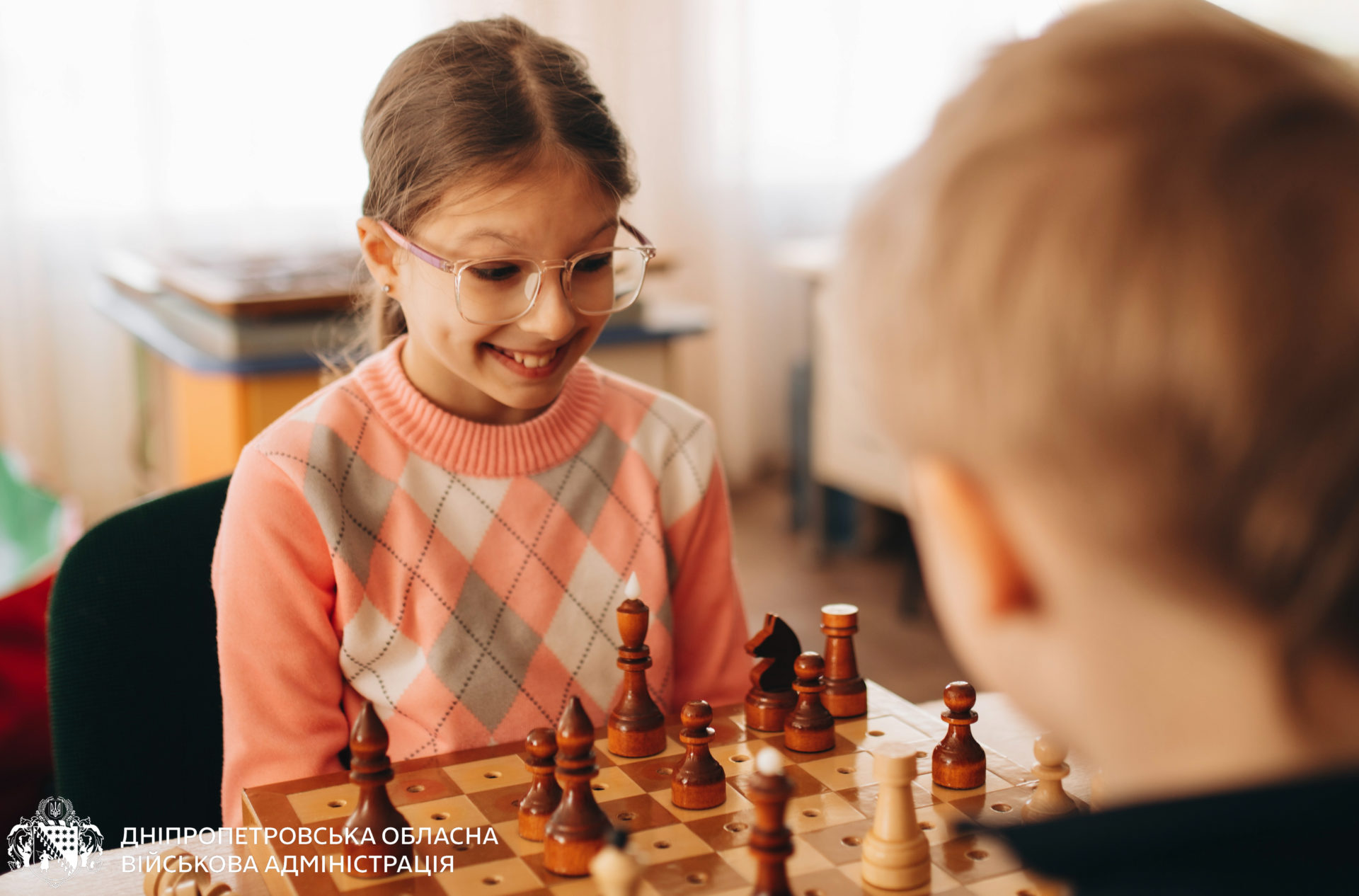 На Дніпропетровщині шаховий гурток, де займаються діти з порушеннями зору, отримав спеціальний інвентар - 21.04.2026