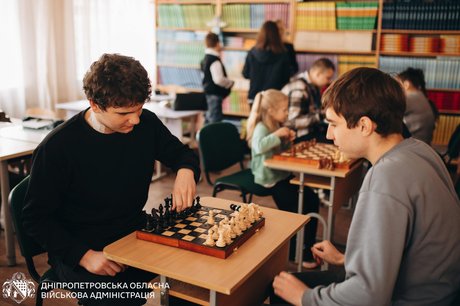 На Дніпропетровщині шаховий гурток, де займаються діти з порушеннями зору, отримав спеціальний інвентар - 21.04.2026