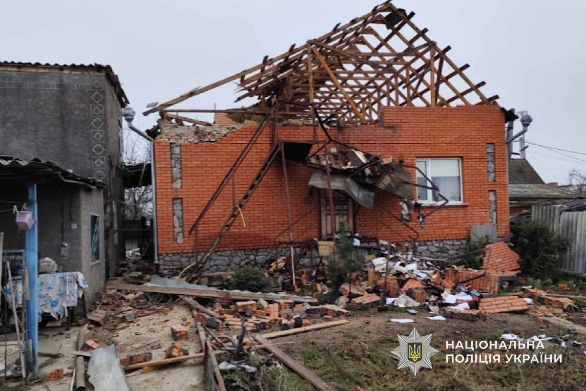Кадри наслідків ворожих обстрілів Дніпропетровщини, від яких загинули двоє людей, 5 поранені
