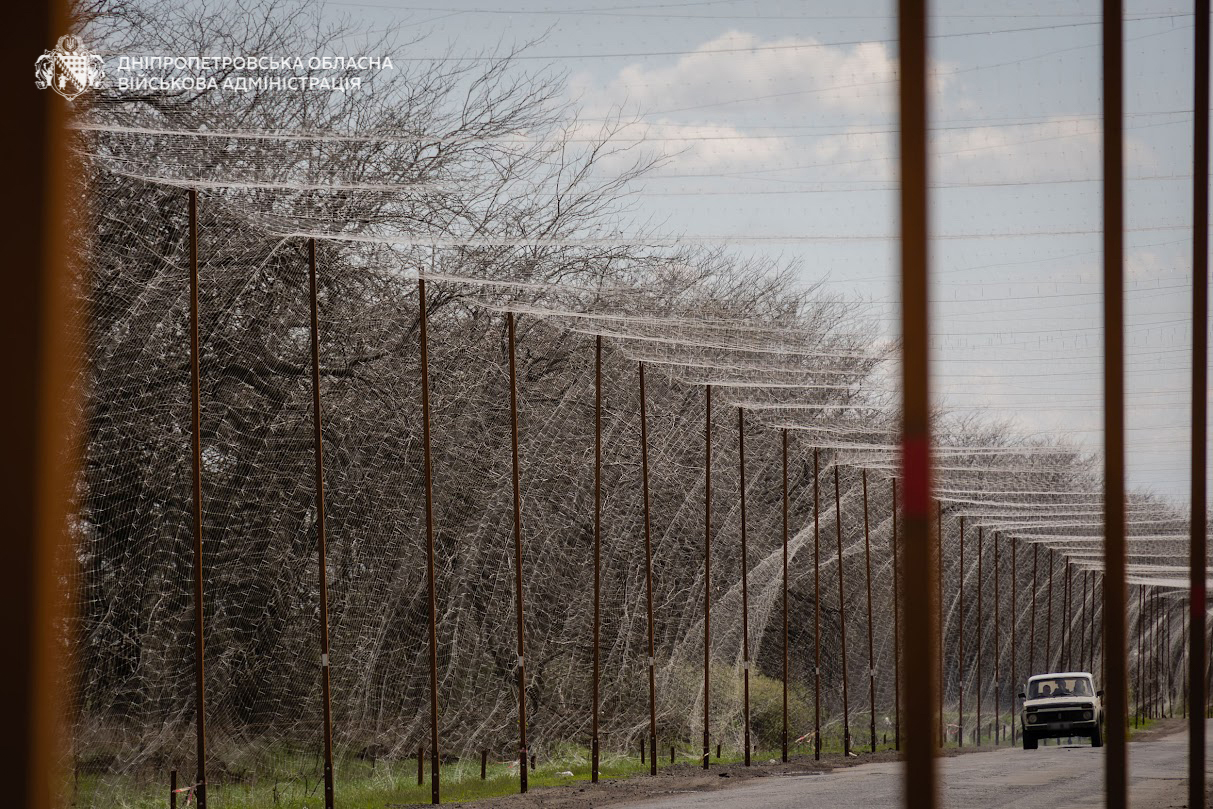 150 кілометрів прифронтових доріг Дніпропетровщини накрили антидроновими сітками - 30.04.2026