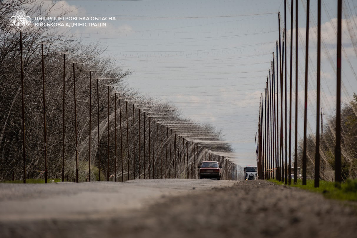 150 кілометрів прифронтових доріг Дніпропетровщини накрили антидроновими сітками - 30.04.2026