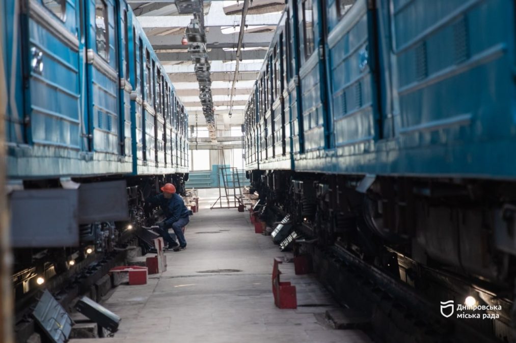 У метро Дніпра перевіряють і готують вагони до весняно-літнього сезону - 1.04.2026