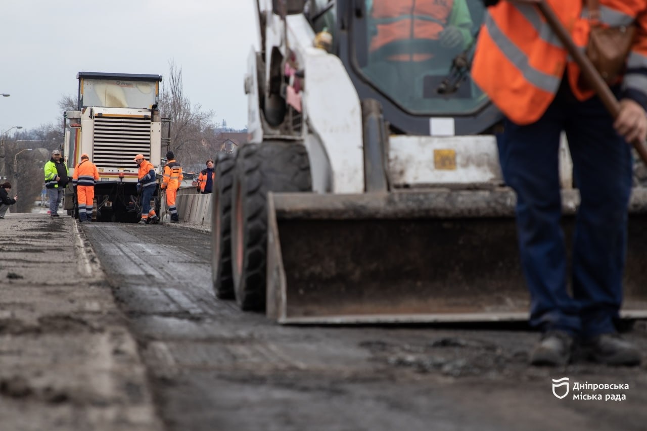 Самарський мост у Дніпрі перекритий: ремонтують дорогу - 1.04.2026