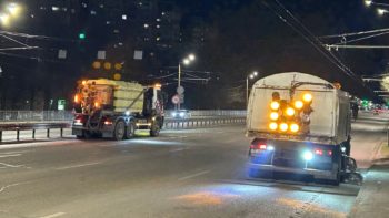 Вночі у Дніпрі прибирають вулиці - 08.04.2026