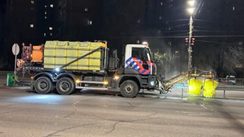 Вночі у Дніпрі прибирають вулиці - 08.04.2026
