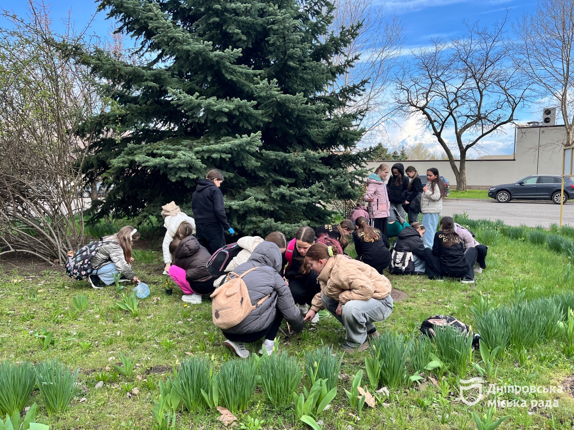 У Дніпрі провели екологічну акцію #Чистий_Дніпро та #Дніпро_квітучий: понад сотня учасників долучилися до прибирання молодіжної локації - 09.04.2026