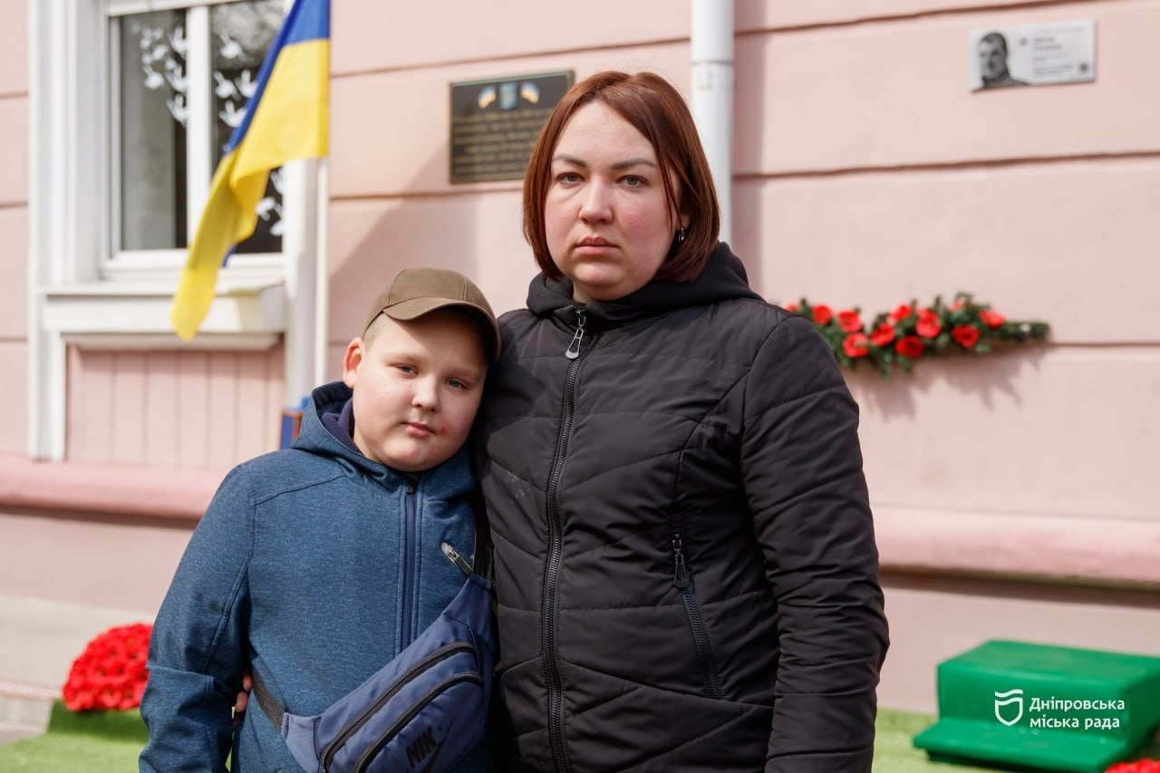 У Дніпрі встановили пам’ятну дошку морському піхотинцю Євгену Глушаку - 09.04.2026