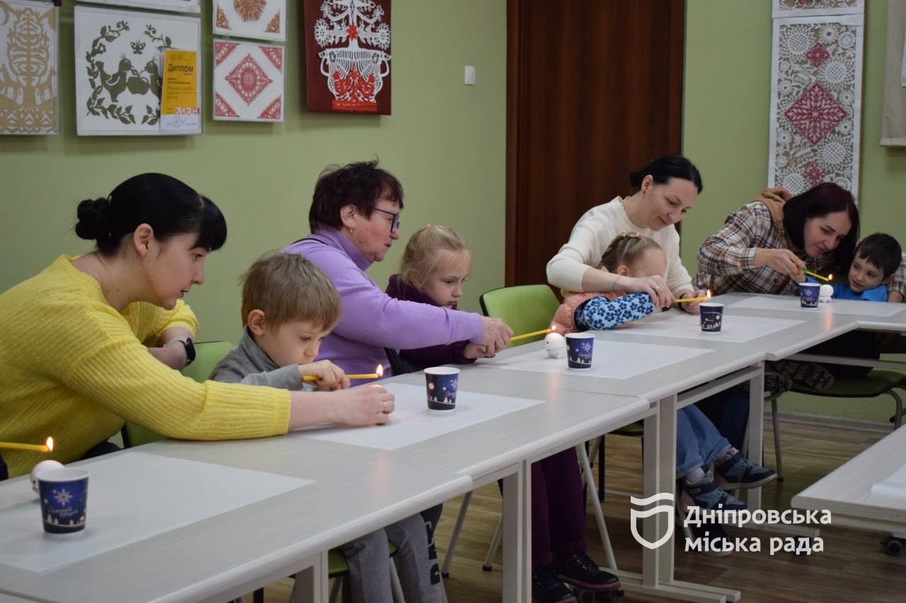 У Дніпрі провели майстер-клас із виготовлення крапанок і організували благодійну акцію для ЗСУ - 12.04.2026