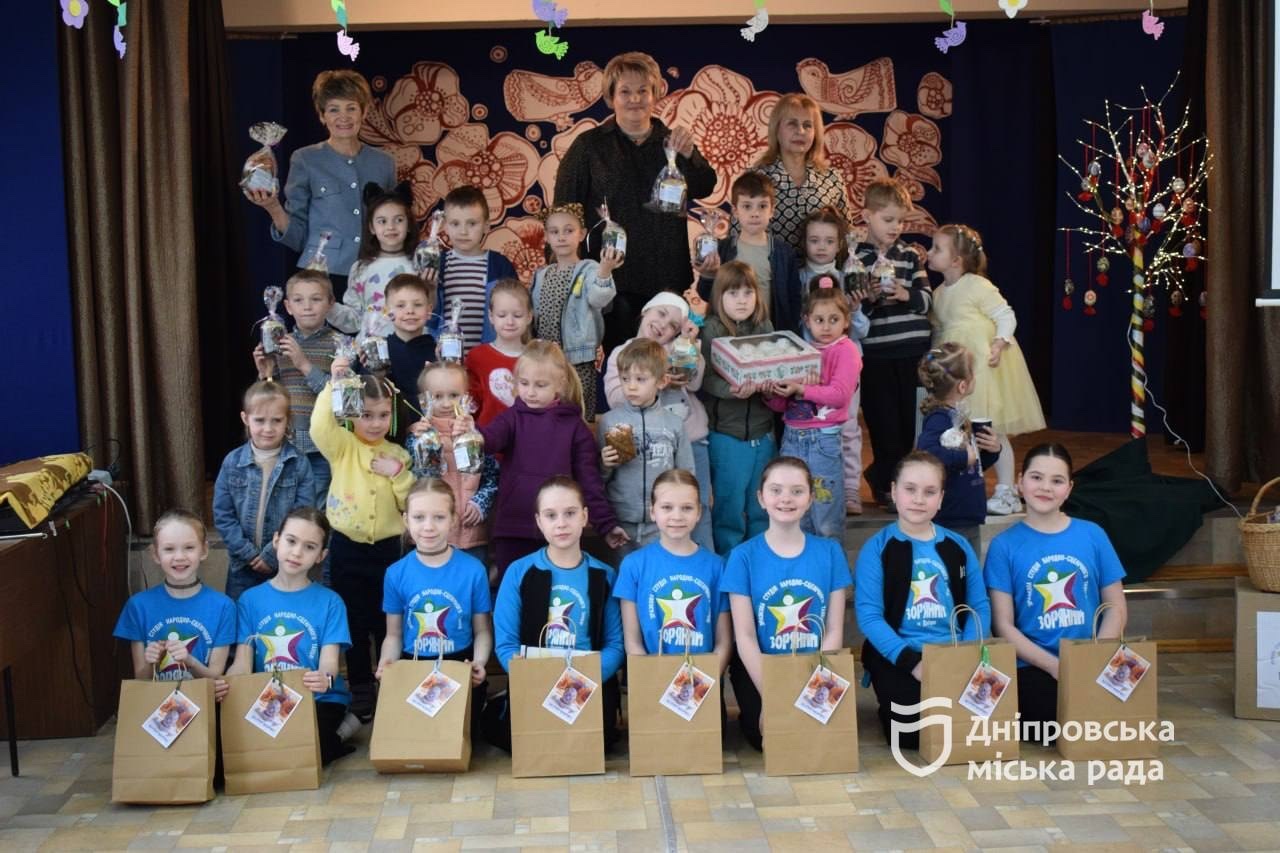 У Дніпрі провели майстер-клас із виготовлення крапанок і організували благодійну акцію для ЗСУ - 12.04.2026