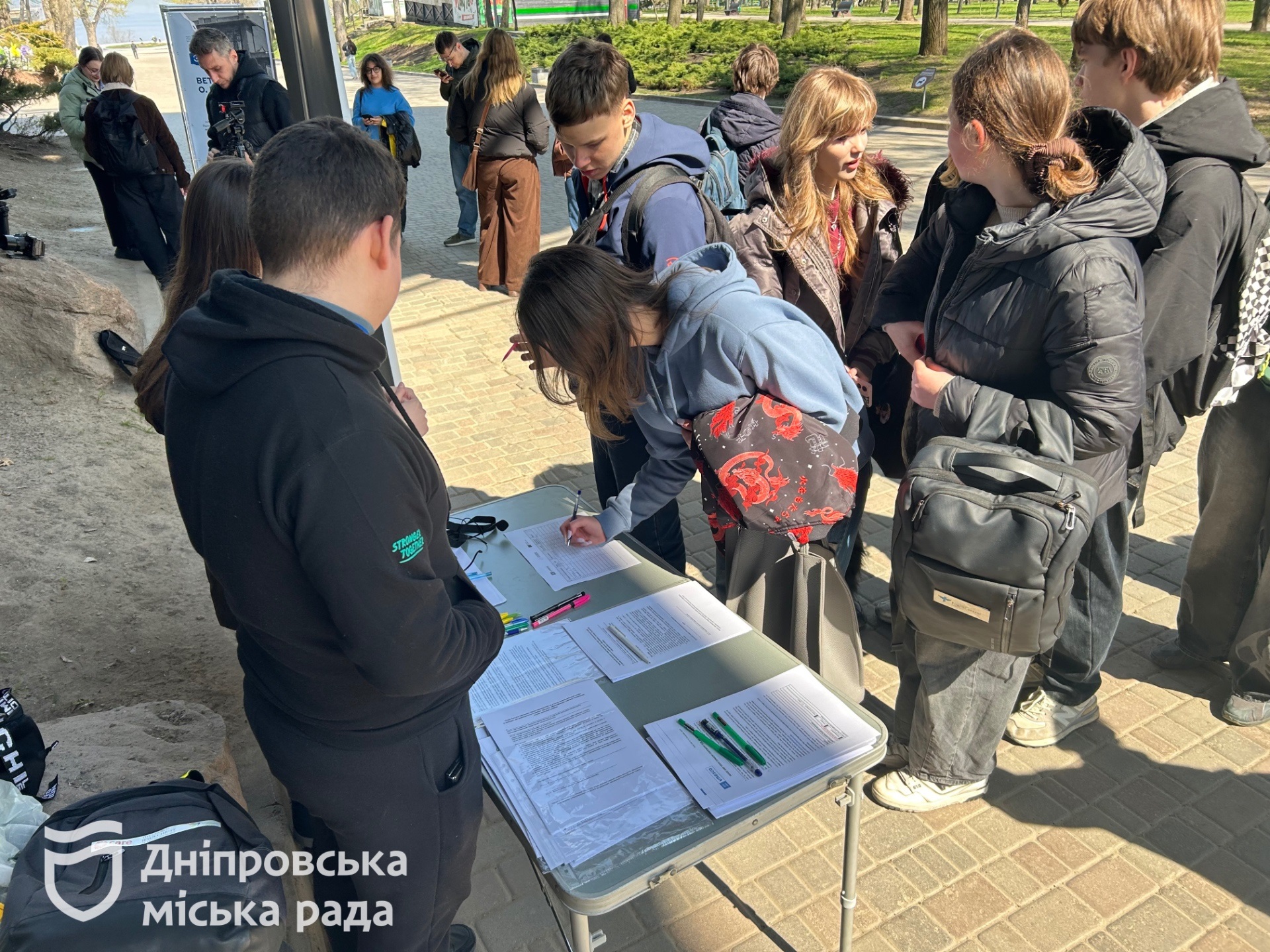 QR-коди з історіями: у Дніпрі відкрили інтерактивний маршрут, присвячений жертвам Голокосту - 13.04.2026