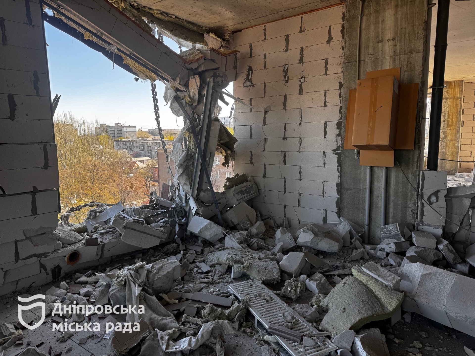 У Дніпрі після нічної атаки рф 15 квітня пошкоджено понад 60 будівель і вибито понад тисячу вікон - 15.04.2026