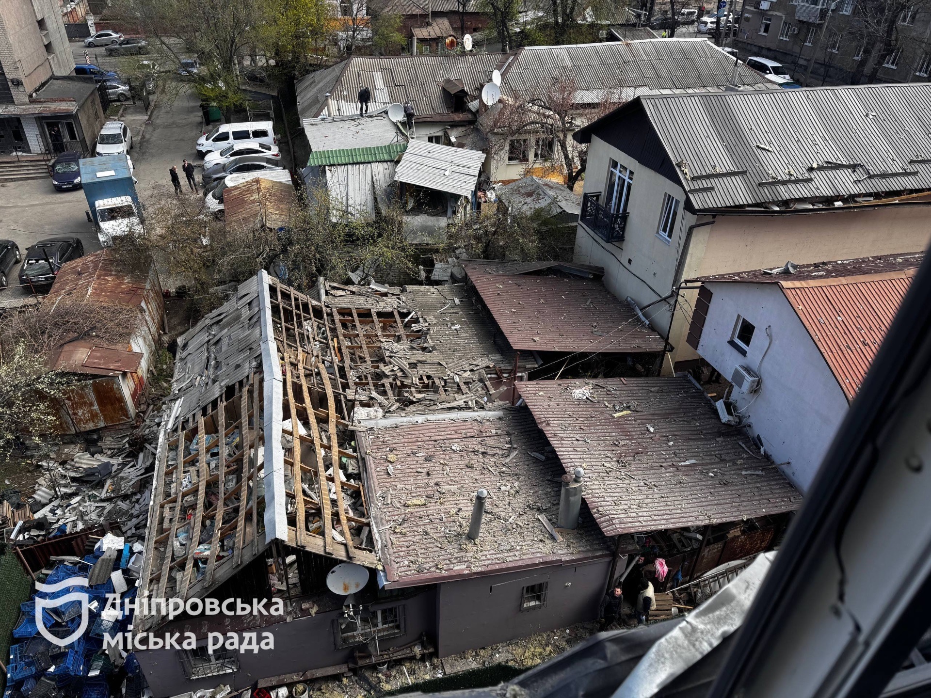 У Дніпрі після нічної атаки рф 15 квітня пошкоджено понад 60 будівель і вибито понад тисячу вікон - 15.04.2026