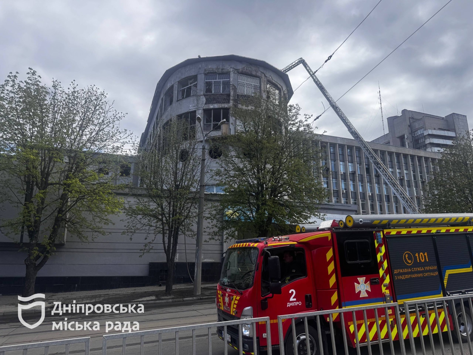 У Дніпрі після нічної атаки рф 15 квітня пошкоджено понад 60 будівель і вибито понад тисячу вікон - 15.04.2026