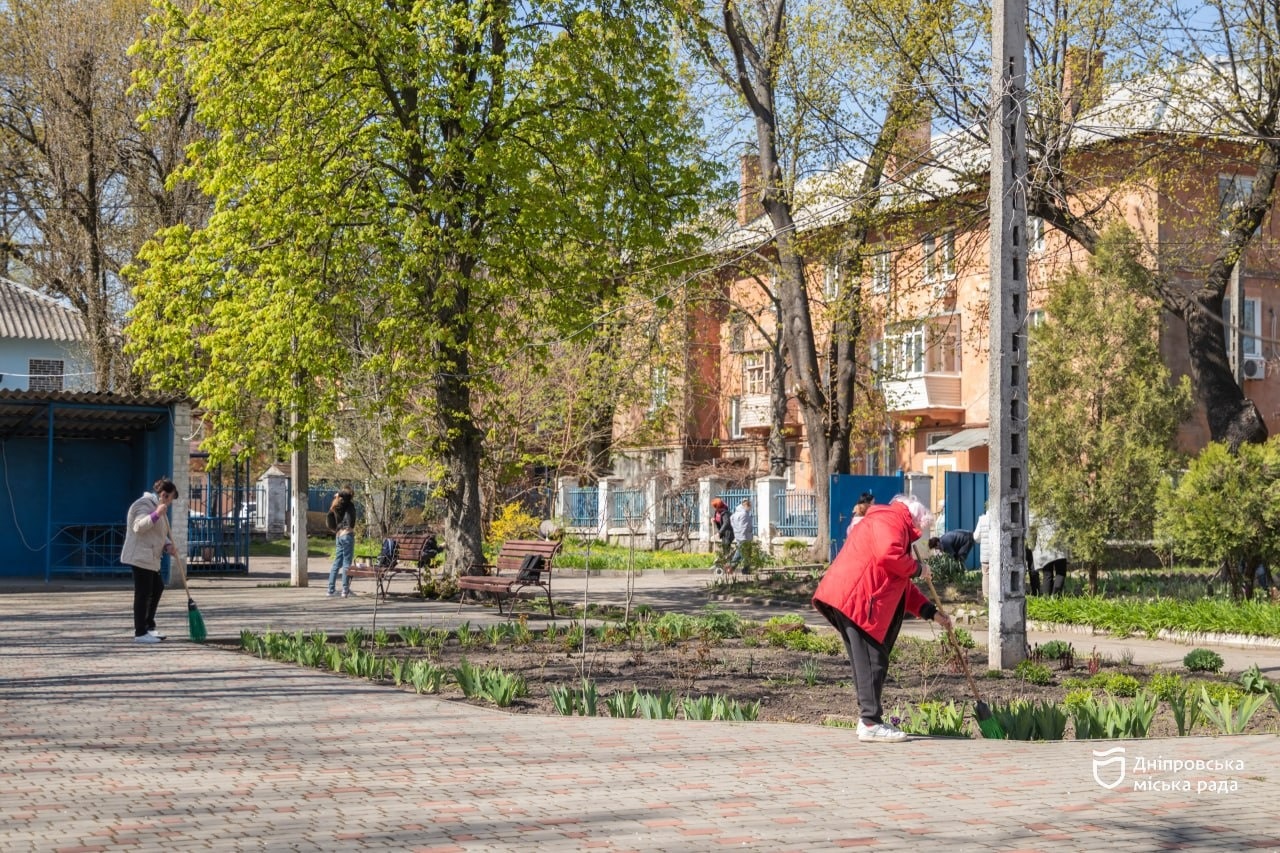У Дніпрі продовжують підтримувати міські ініціативи #Чистий_Дніпро та #Квітучий_Дніпро - 15.04.2026