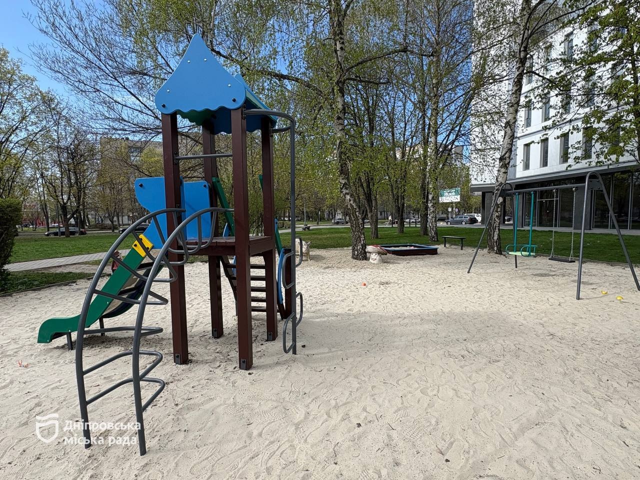 Безпека та комфорт для дітей: у Дніпрі оновили майданчик на вул. Грушевського - 15.04.2026