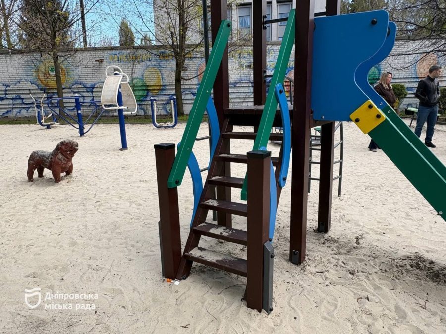Безпека та комфорт для дітей: у Дніпрі оновили майданчик на вул. Грушевського - 15.04.2026