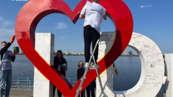У Дніпрі активна молодь відновила відомий артоб’єкт «I LOVE DNIPRO» на Набережній - 16.04.2026