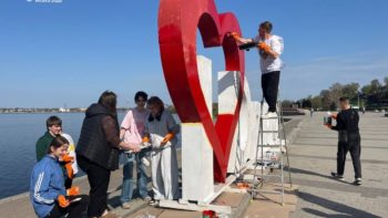 У Дніпрі активна молодь відновила відомий артоб’єкт «I LOVE DNIPRO» на Набережній - 16.04.2026