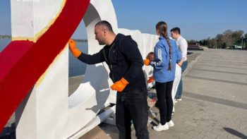 У Дніпрі активна молодь відновила відомий артоб’єкт «I LOVE DNIPRO» на Набережній - 16.04.2026