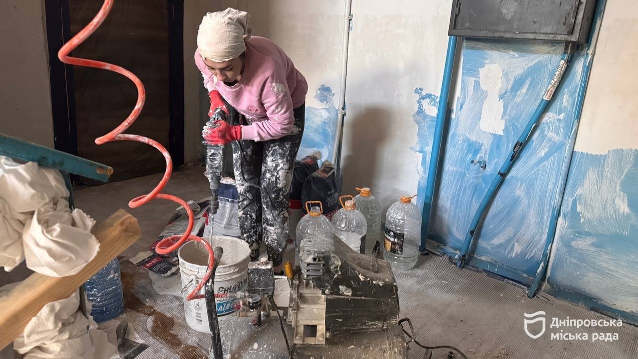 У Дніпрі триває оновлення під’їздів у багатоквартирних будинках