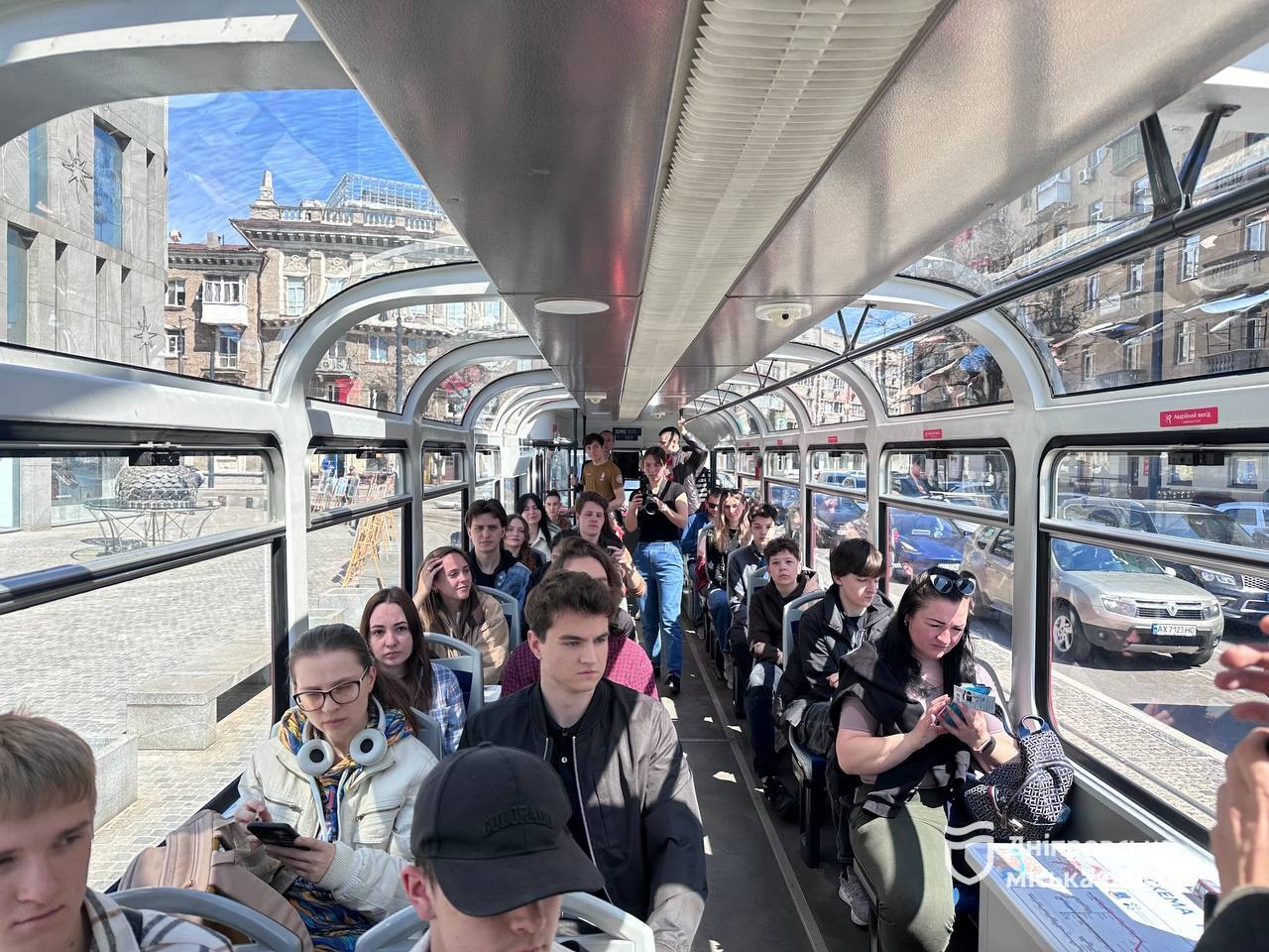 Панорамний трамвай і робота електротранспорту зсередини: у Дніпрі провели унікальну екскурсію до Дня громадського транспорту