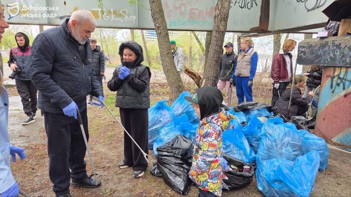 #Чистий_Дніпро: на Січеславській Набережній зібрали понад 300 кг сміття