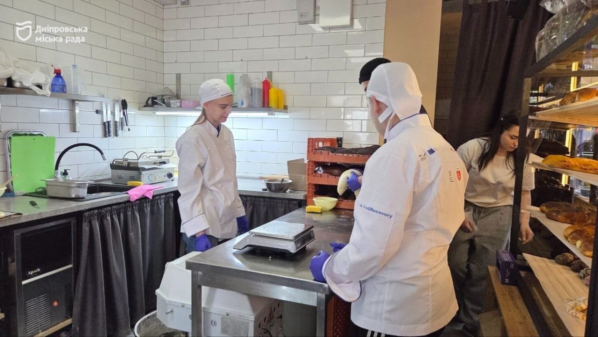 У Дніпрі студенти профтехів на практиці опановують професію пекаря - 20.04.2026
