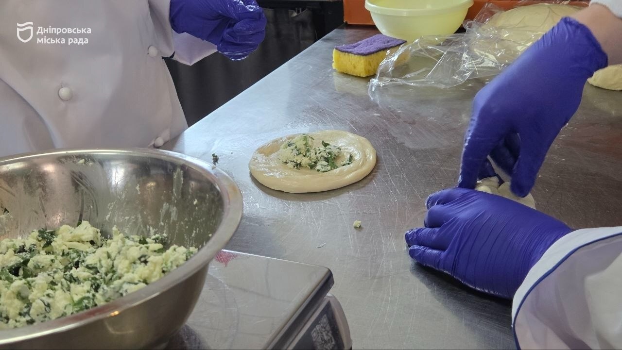 У Дніпрі студенти профтехів на практиці опановують професію пекаря - 20.04.2026