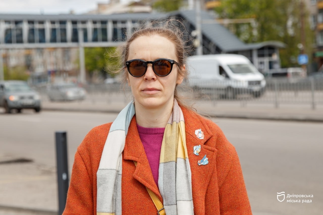 У Дніпрі відкрили 18-ту мініскульптуру проєкту «Відчуй Дніпро», вона присвячена дніпровському Форресту Гампу - 20.04.2026