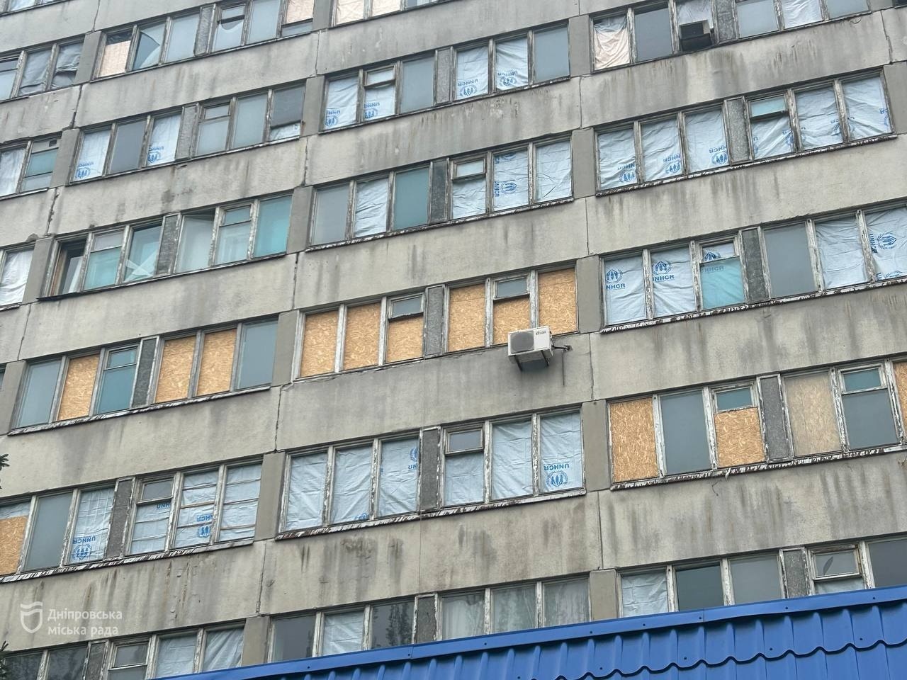 Дніпрі відновлюють корпус УДУНТ, пошкоджений внаслідок російських обстрілів